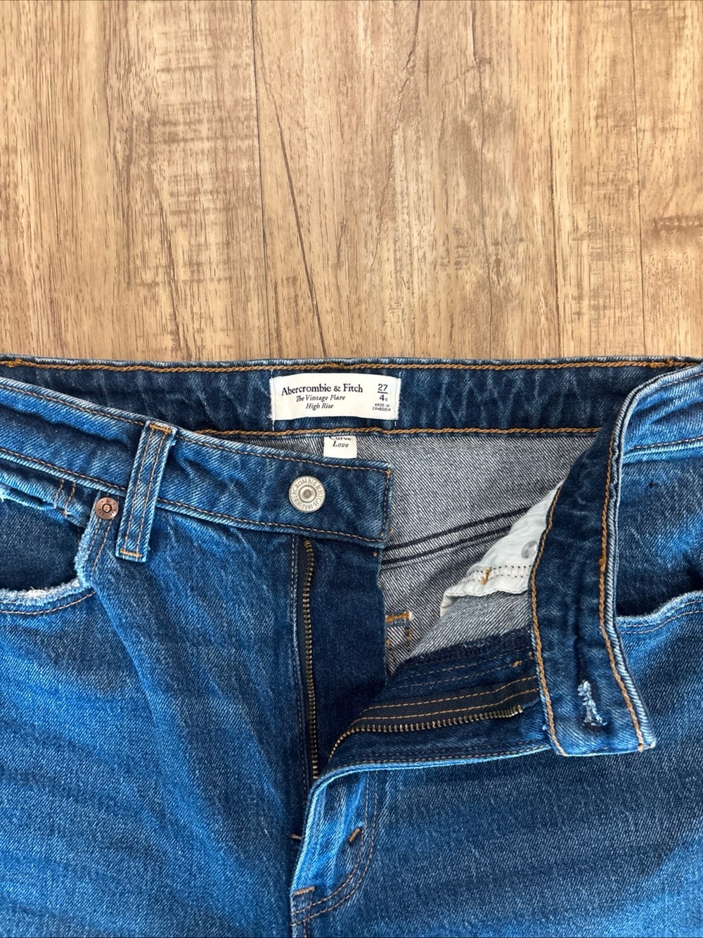 Abercrombie & Fitch women’s vintage flair high rise 27/4Dark Blue flair Jeans